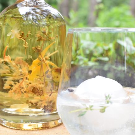Je eigen gin maken - Bloemen van kruiden