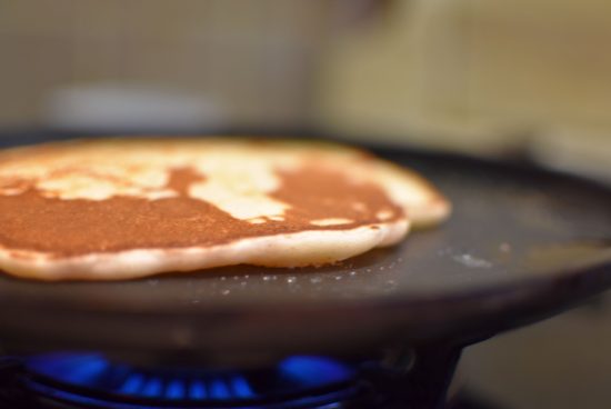 American pancakes met ahornsiroop en bosbessen