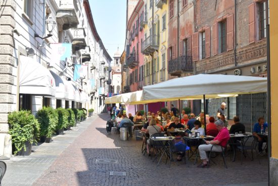 Restaurants in en rond La Morra - Piemonte