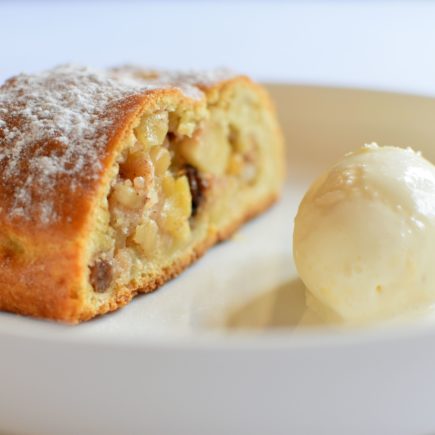 Italiaanse appelstrudel met pijnboompitten