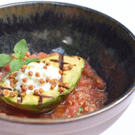 Gegrilde avocado - Tomaat - Burrata - Boekweit