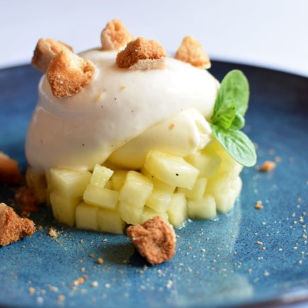 Diplomat pudding: Ananas – Espuma diplomat – Crumble