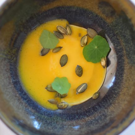 Amuse: Ravioli van pompoen - Crème van mozzarella