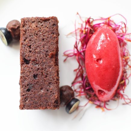 Chocoladebrownie met rode biet & Graham Six Grapes