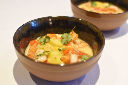 Romige soep met scampi en kokosmelk