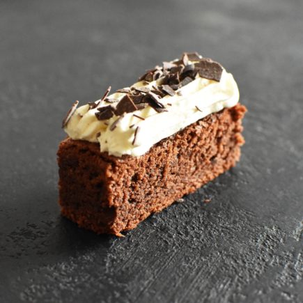 Gerookte chocolade brownie met bourbon crème au beurre