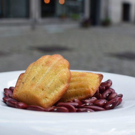 Madeleine met adzuki by Dim Dining