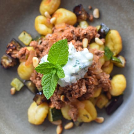 Rundergehakt met in oven gebakken courgette, aubergine en gnocchi