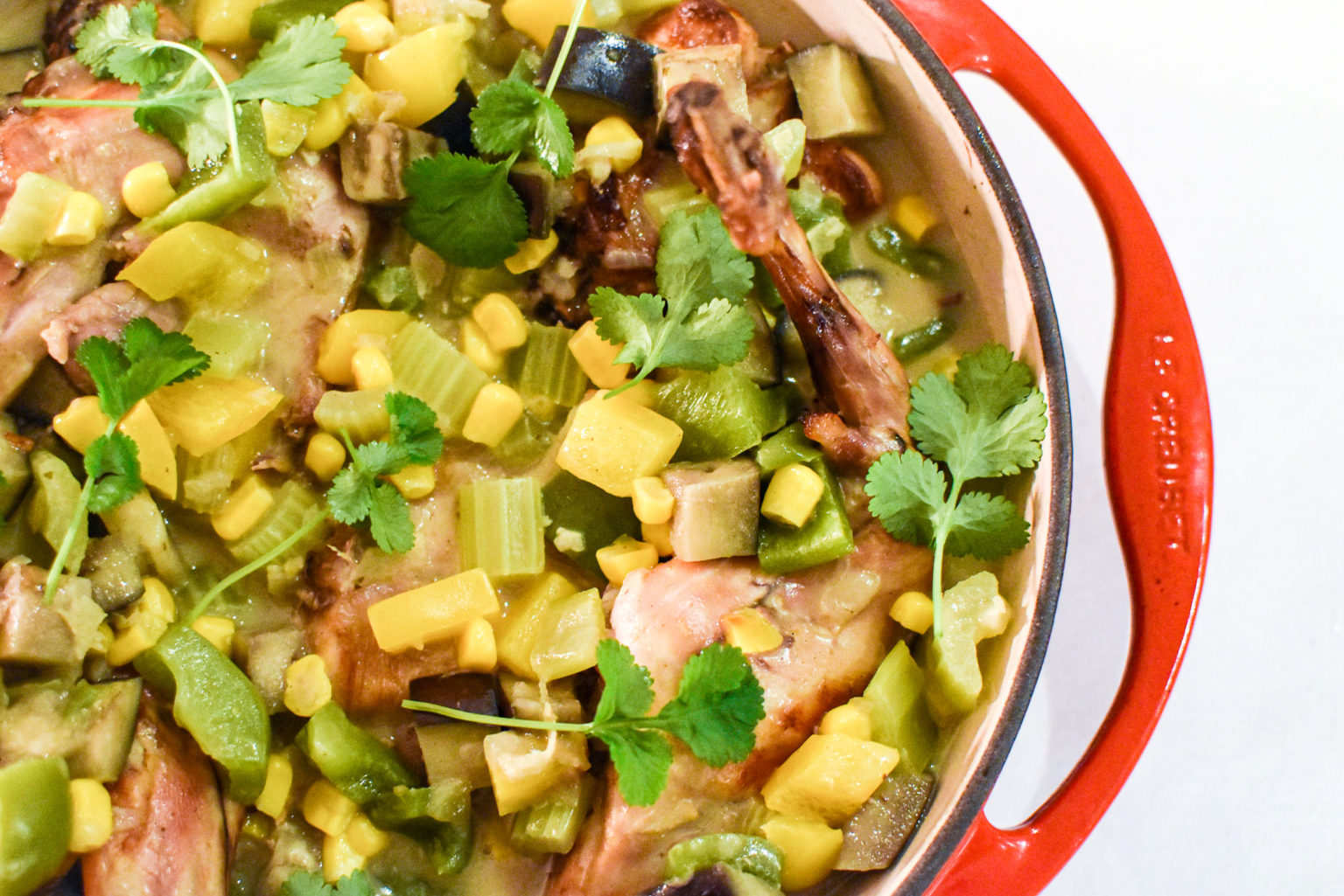 Konijn met groene curry, aubergine, mais en paprika Kris Kookt