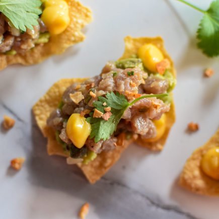 Papadum - Rundstartaar - krokante pit van avocado