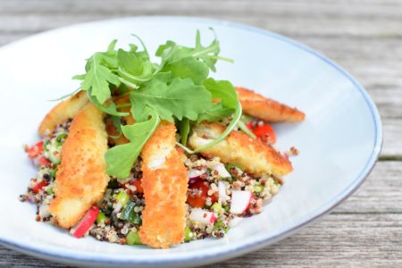 Quinoa salade - Gepaneerde pladijs - Yoghurt remoulade