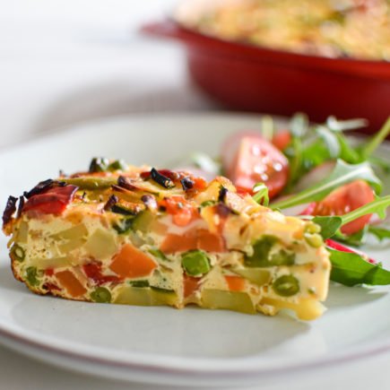 Vegetarische Spaanse tortilla met seizoensgroenten