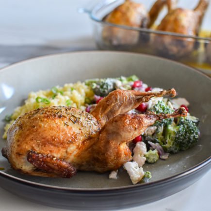 Kwartel met salade van broccoli en bloemkool