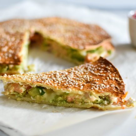 Quesadilla met zalm en avocado