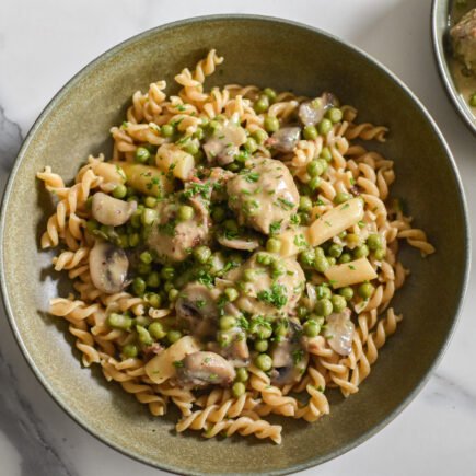 Zweedse balletjes met doperwten, champignons en asperges