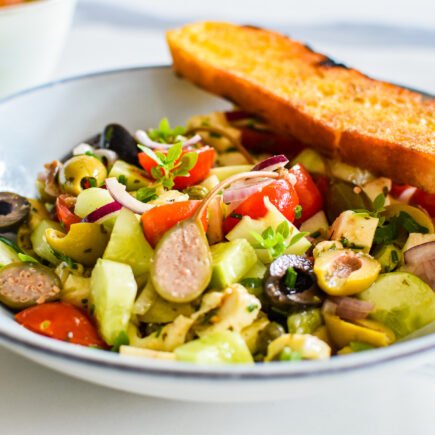 Panzanella - Italiaanse salade met geroosterd brood