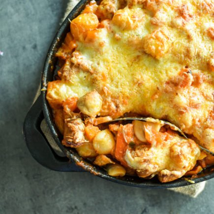 Ovenschotel met worstjes en gnocchi