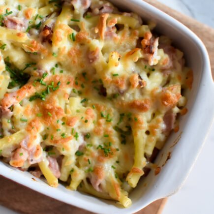 Macaroni met bloemkoolsaus en pastinaak