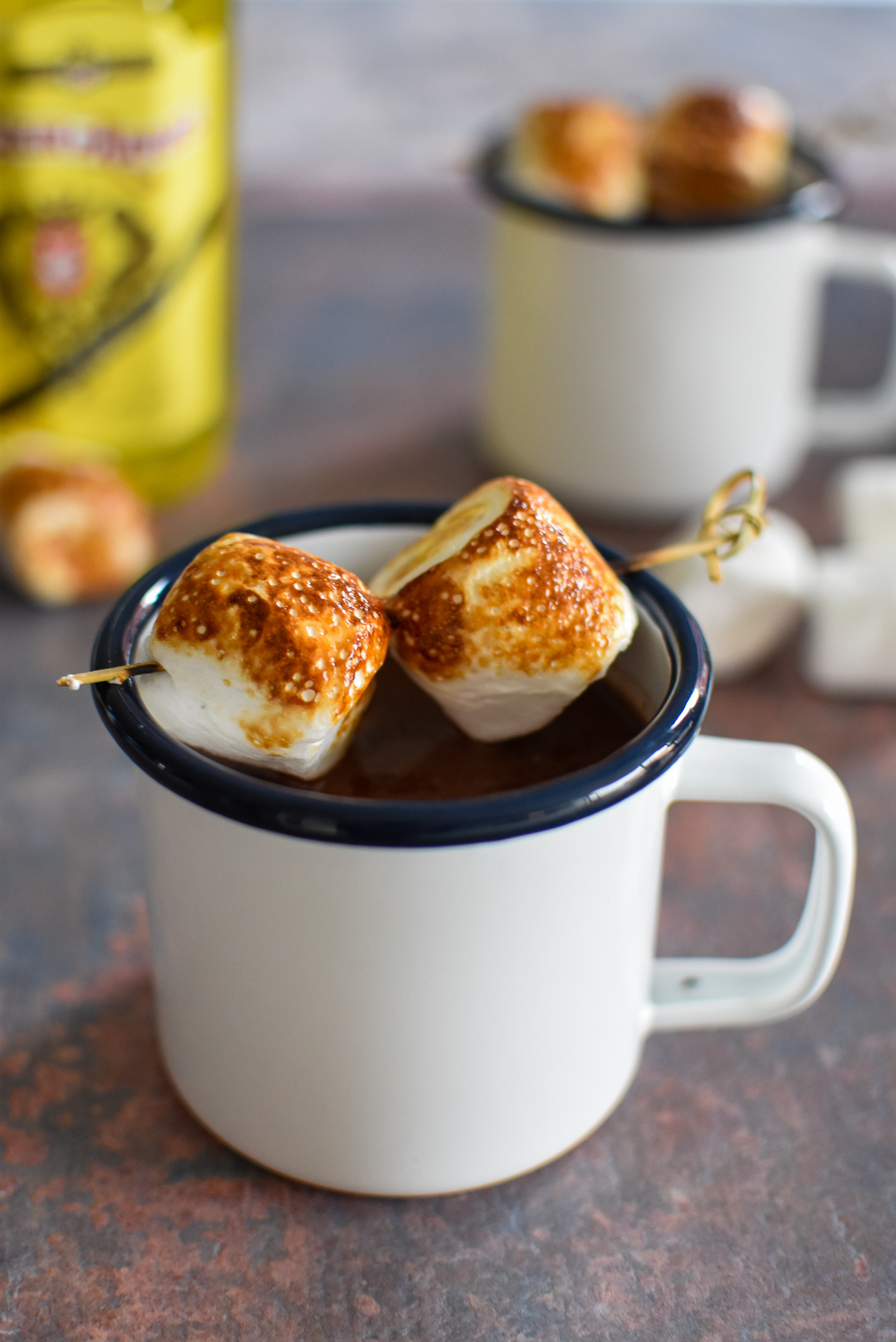 Warme chocolademelk met marshmallow en Elixir d’Anvers