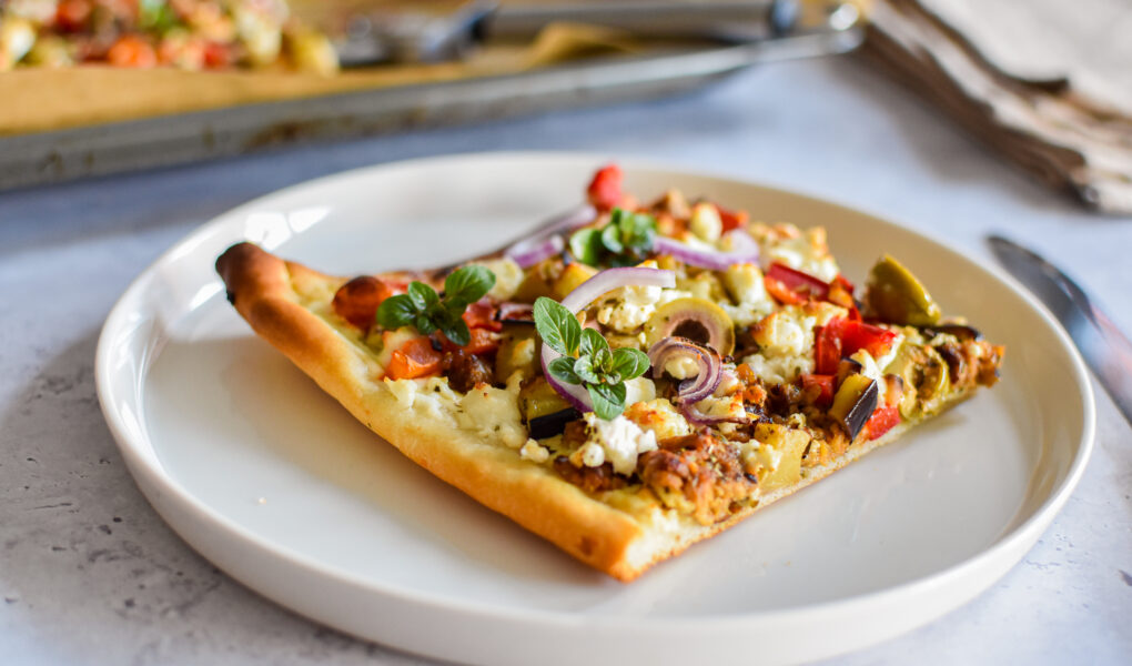 Vegetarisch: Griekse pizza met paprika, olijven en feta