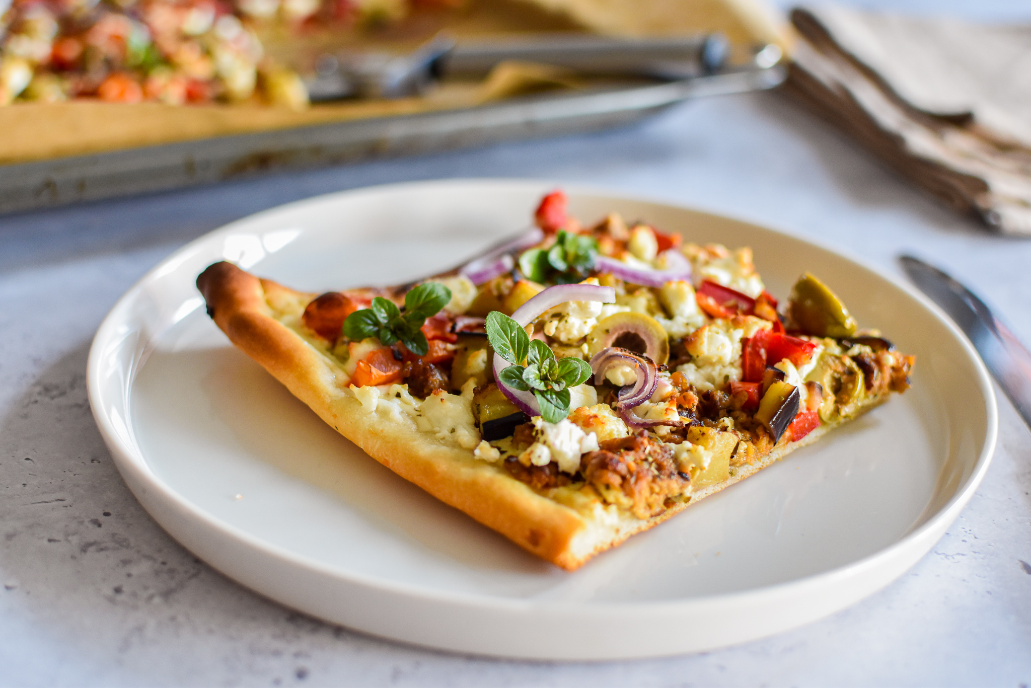 Vegetarisch: Griekse pizza met paprika, olijven en feta - Kris Kookt