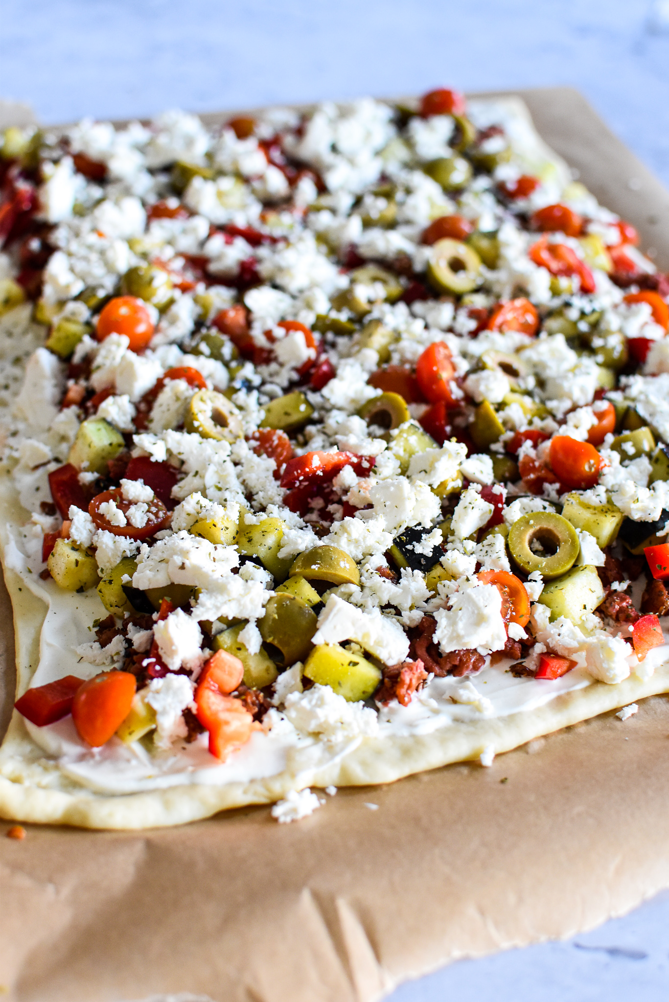 Vegetarisch: Griekse pizza met paprika, olijven en feta