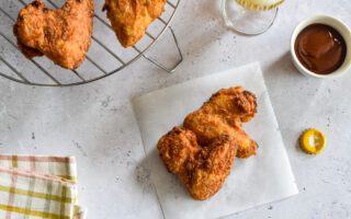 Gefrituurde kippenvleugels of fried chicken wings
