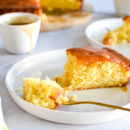 Cake met pastinaak, kokos & karamel