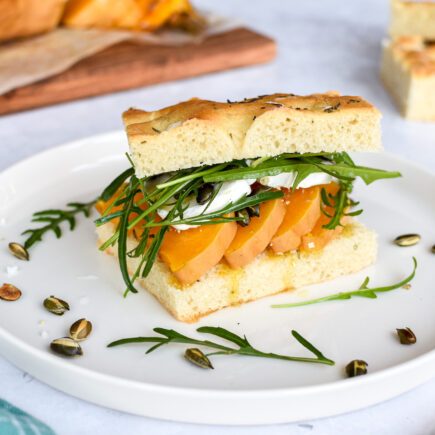 Focaccia met geroosterde pompoen en geitenkaas