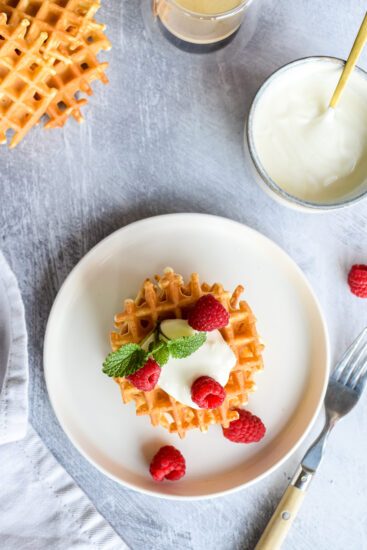 Pannenkoek wafeltjes met yoghurt en framboos