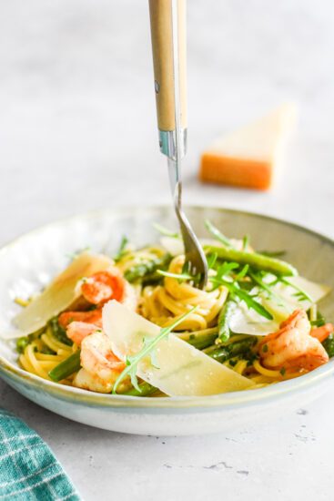 Pasta Alfredo met scampi en boontjes