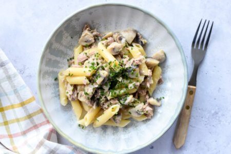 Pasta met tonijn en champignons