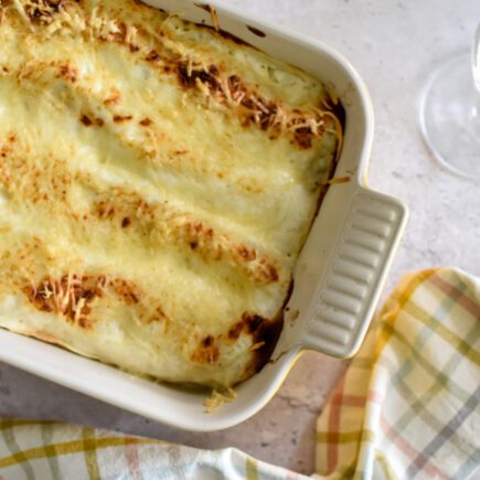 Enchilada met scampi en asperges