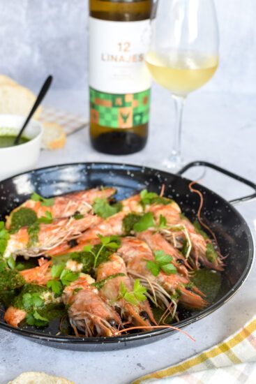 Gamba's met mojo verde en een glaasje Verdejo