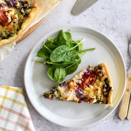 Quiche met spinazie, tomaat en feta