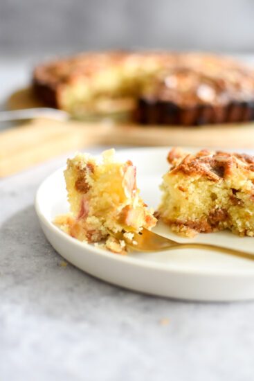 Rabarbercake met sinaasappel en amandel