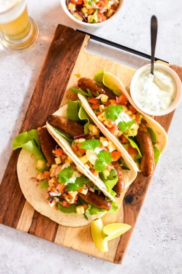 Taco met merguez en salsa van ananas