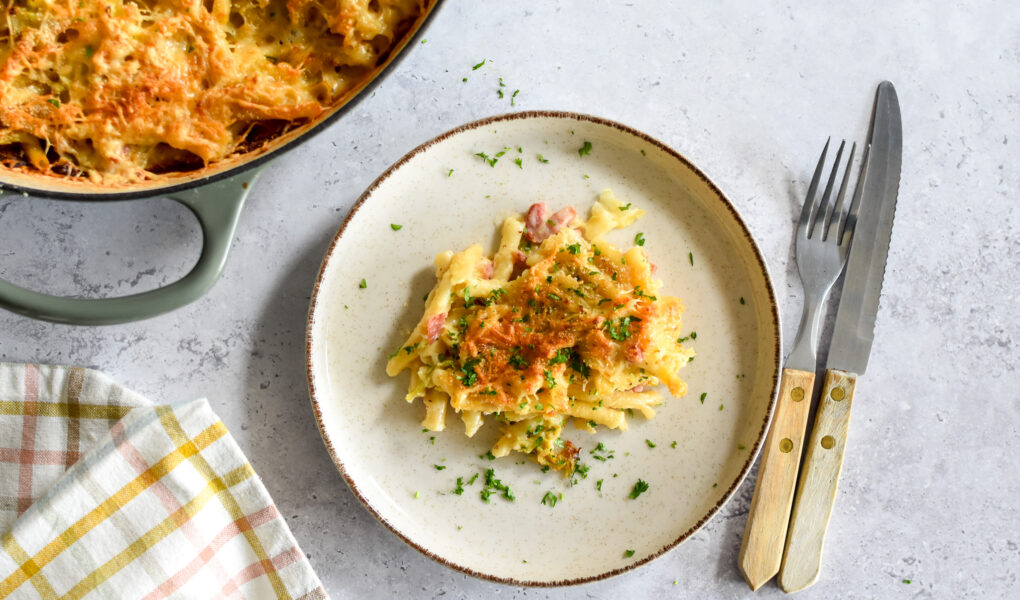 One pot wonder - Macaroni met savooie spitskool, spekjes en kaas