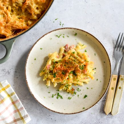 One pot wonder - Macaroni met savooie spitskool, spekjes en kaas