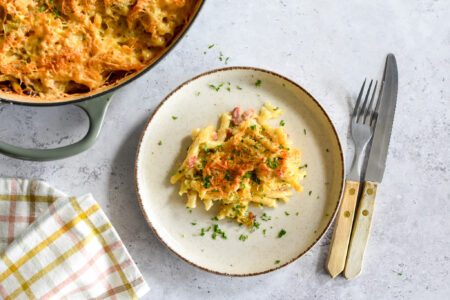 One pot wonder - Macaroni met savooie spitskool, spekjes en kaas