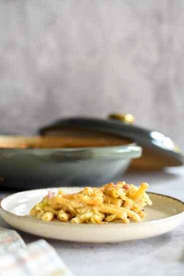 One pot wonder - Macaroni met savooie spitskool, spekjes en kaas