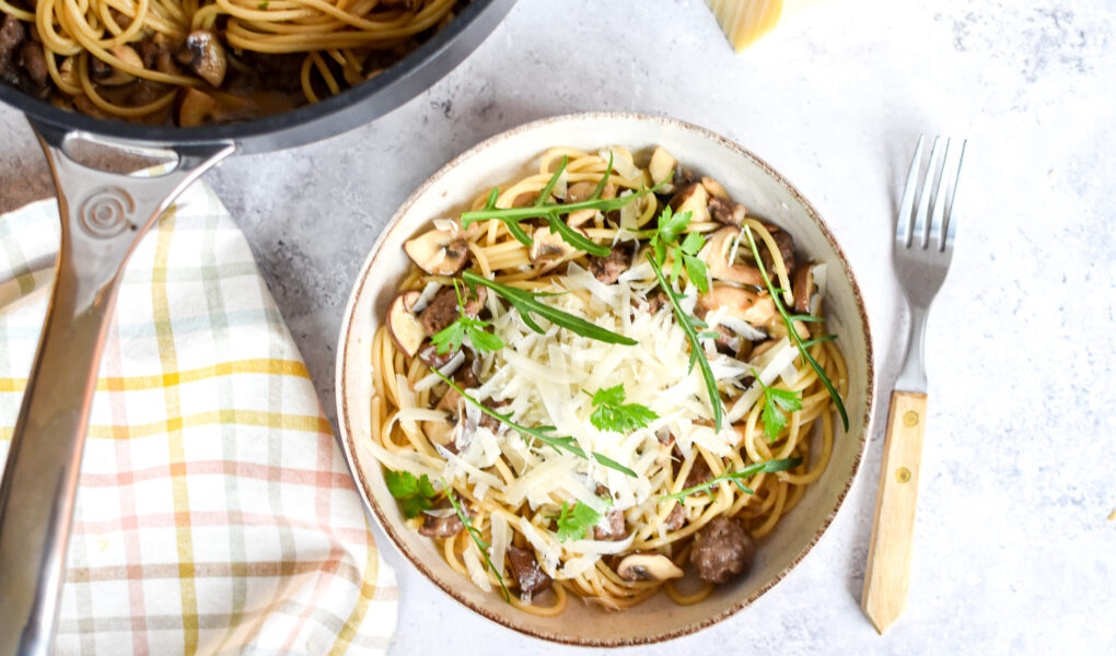 Pasta met wildgehakt en paddenstoelen