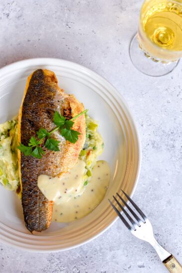 Zeebaars met stoemp en mosterdsaus