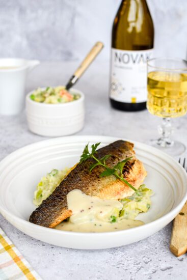 Zeebaars met stoemp en mosterdsaus