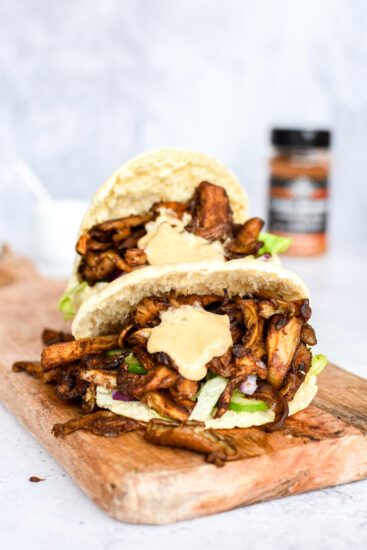 Pitabroodje met shoarma van oesterzwam