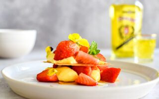 Millefeuille met aardbei, vanillecrème en Elixir D' Anvers