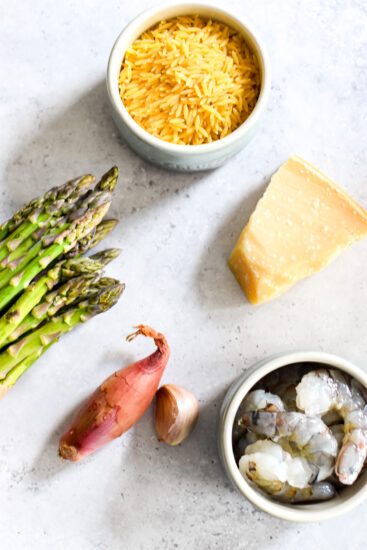 One pot wonder met orzo, asperges en scampi