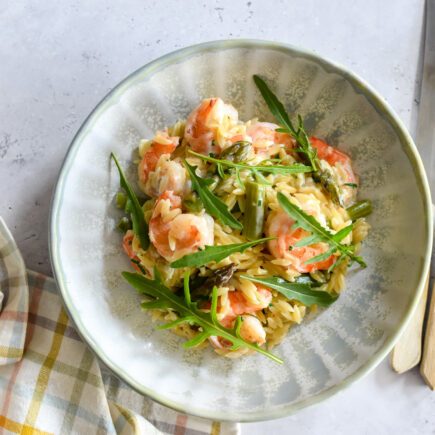 One pot wonder met orzo, asperges en scampi