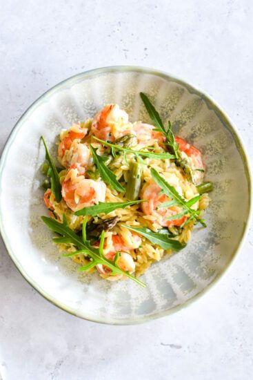 One pot wonder met orzo, asperges en scampi