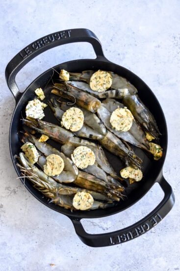 Gamba's met pittige boter op de barbecue